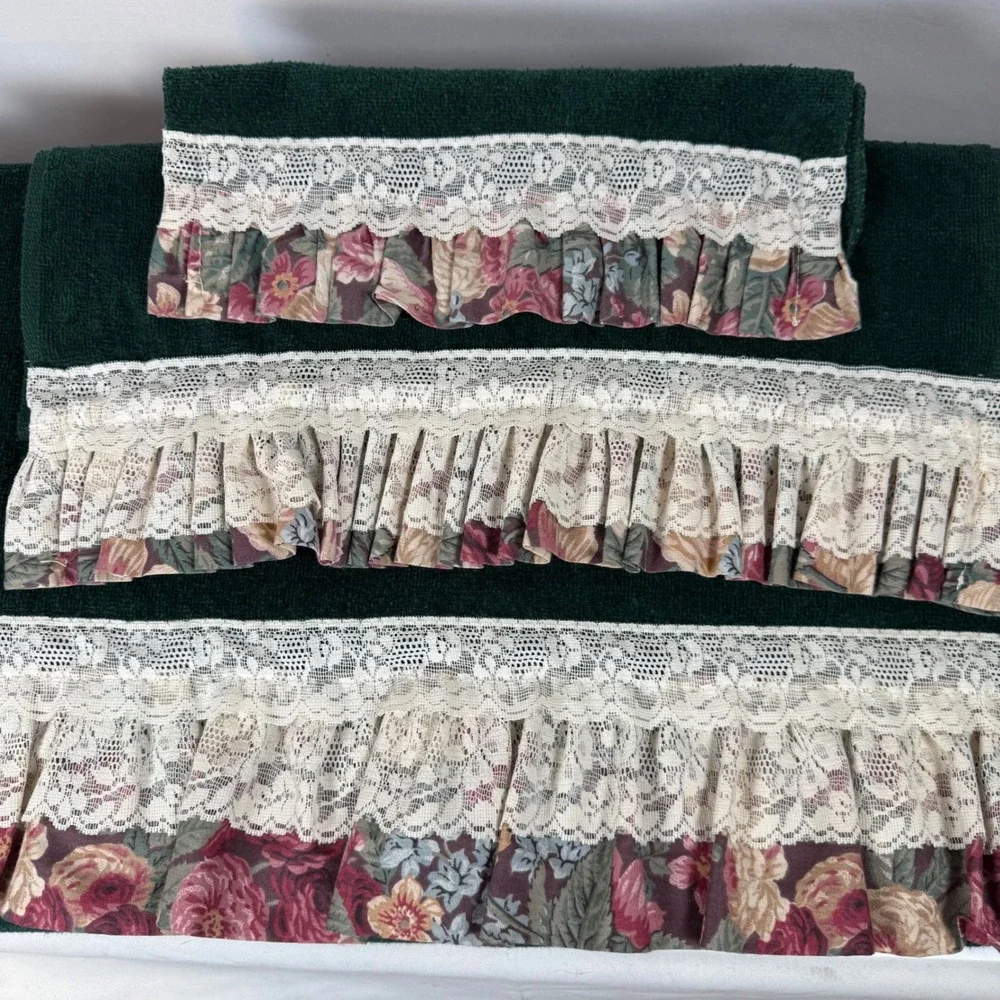 Vintage Jillian Rose Collection Green Floral Lace Ruffle Trimmed Towel Set 3 Pcs